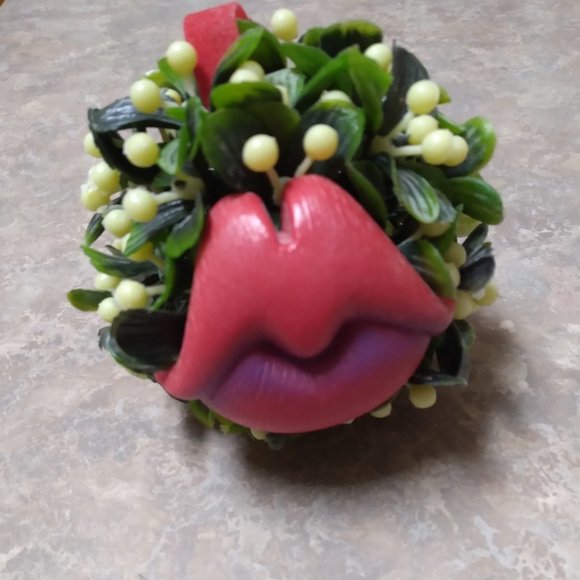 Whimsical Christmas Mistletoe - Picture 2 of 3